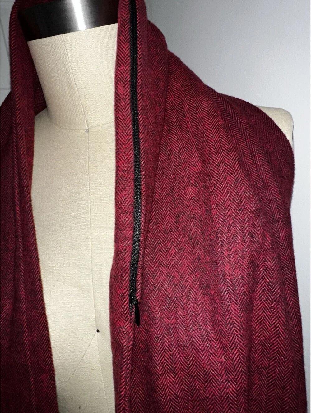 N/A burgundy circle